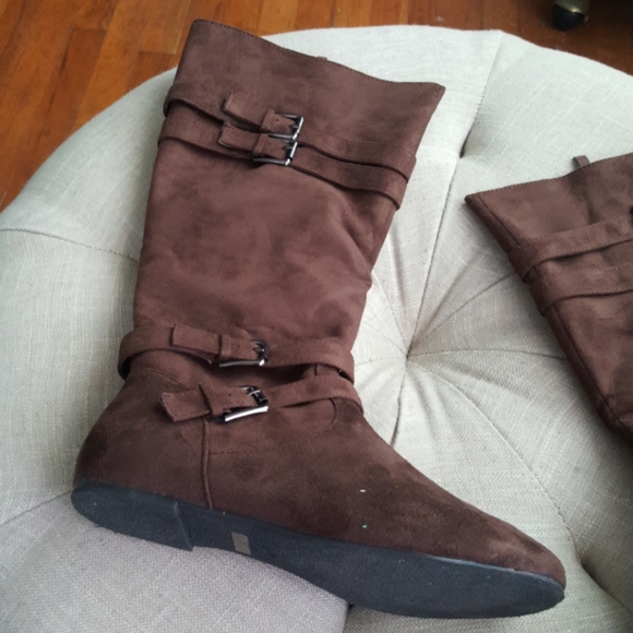 Shoes - Picture 4 of 5